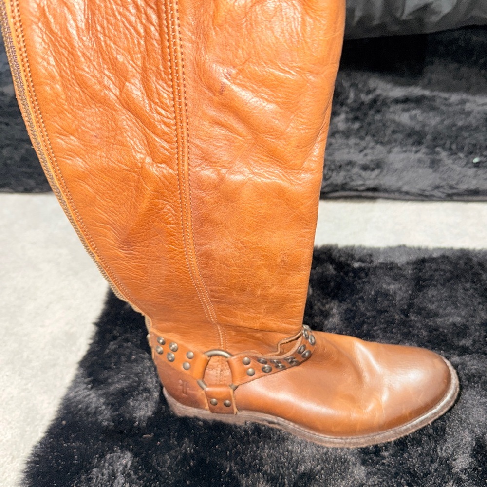 Frye Tan Leather Interior Label